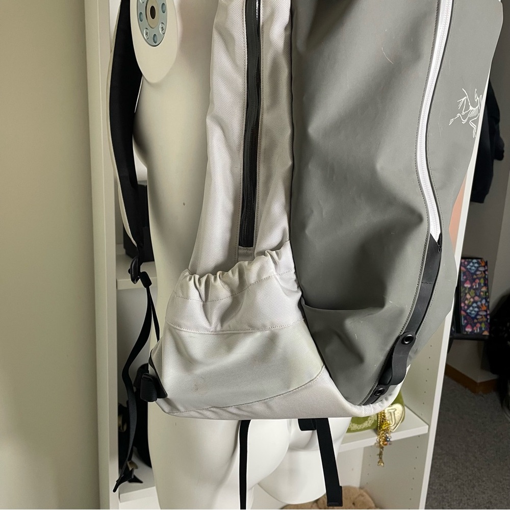 white arteryx backpack - Picture 2 of 10